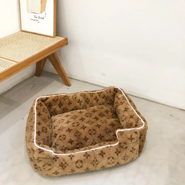  Chewy V Print Dog Bed
